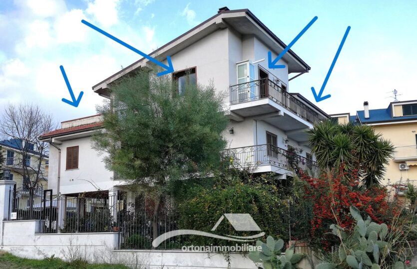 Vendesi appartamento in villa, Ortona c.da San Donato