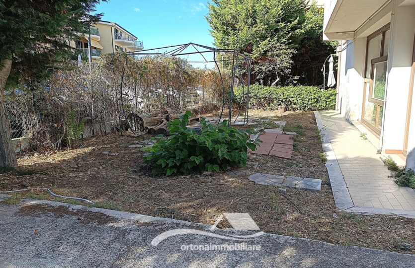 Vendesi appartamento in villa, Ortona c.da San Donato