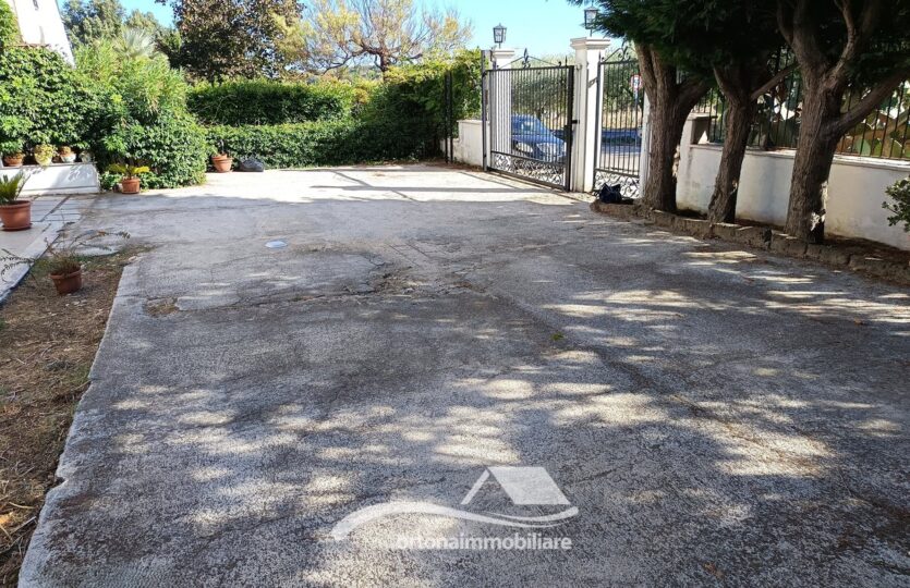 Vendesi appartamento in villa, Ortona c.da San Donato