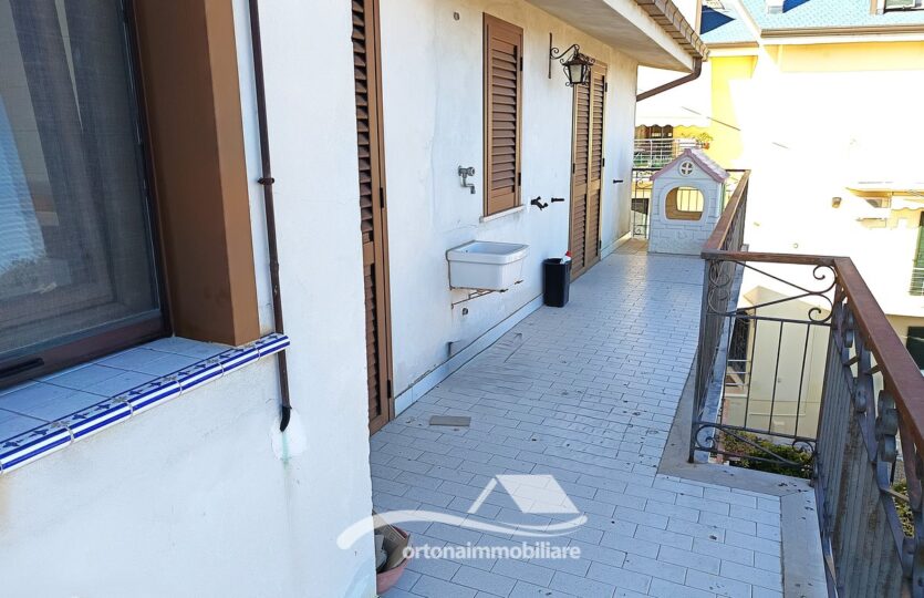 Vendesi appartamento in villa, Ortona c.da San Donato