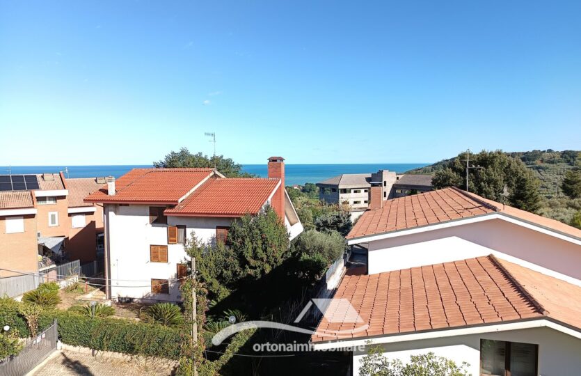 Vendesi appartamento in villa, Ortona c.da San Donato