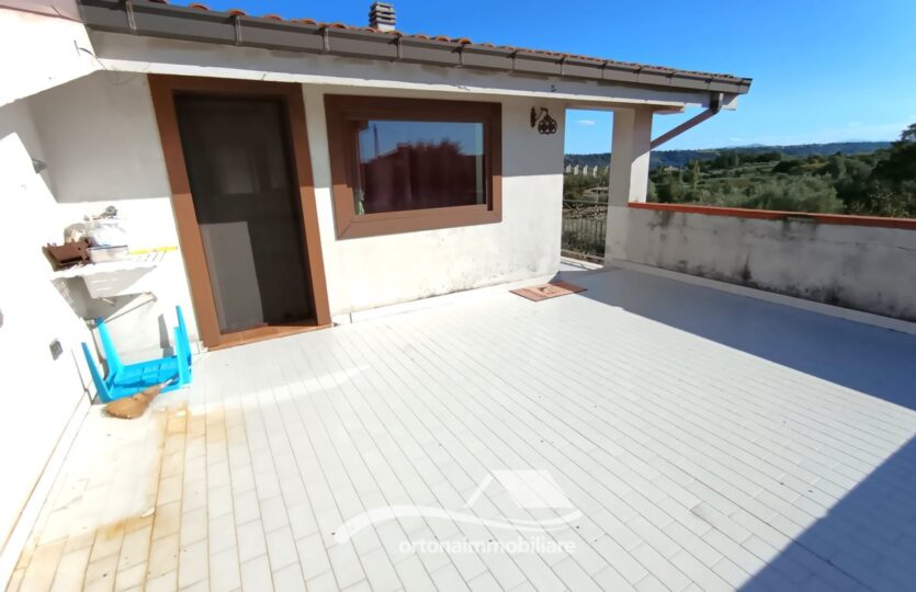 Vendesi appartamento in villa, Ortona c.da San Donato