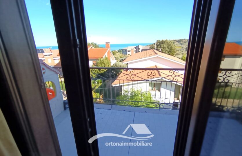 Vendesi appartamento in villa, Ortona c.da San Donato