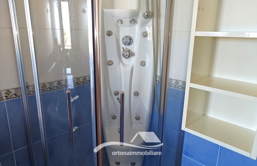 Vendesi appartamento in villa, Ortona c.da San Donato
