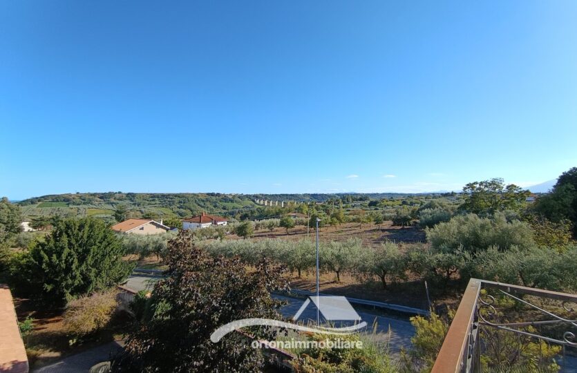 Vendesi appartamento in villa, Ortona c.da San Donato