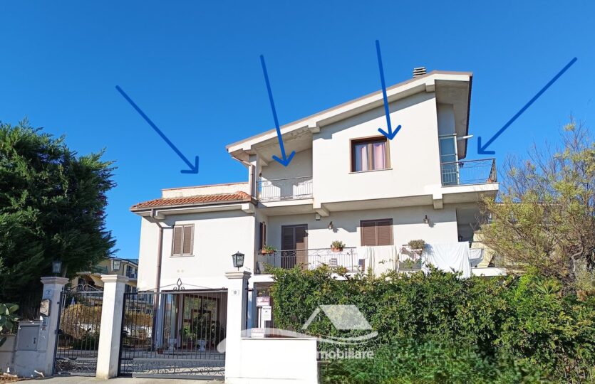 Vendesi appartamento in villa, Ortona c.da San Donato