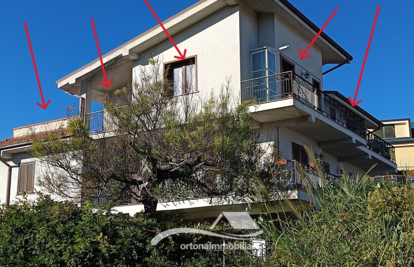 Vendesi appartamento in villa, Ortona c.da San Donato